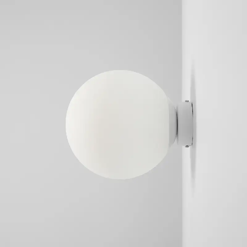 Sieninis šviestuvas Ball M baltas
