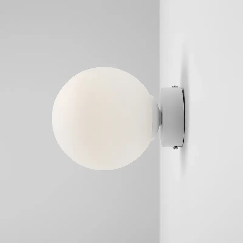 Sieninis šviestuvas Ball S baltas