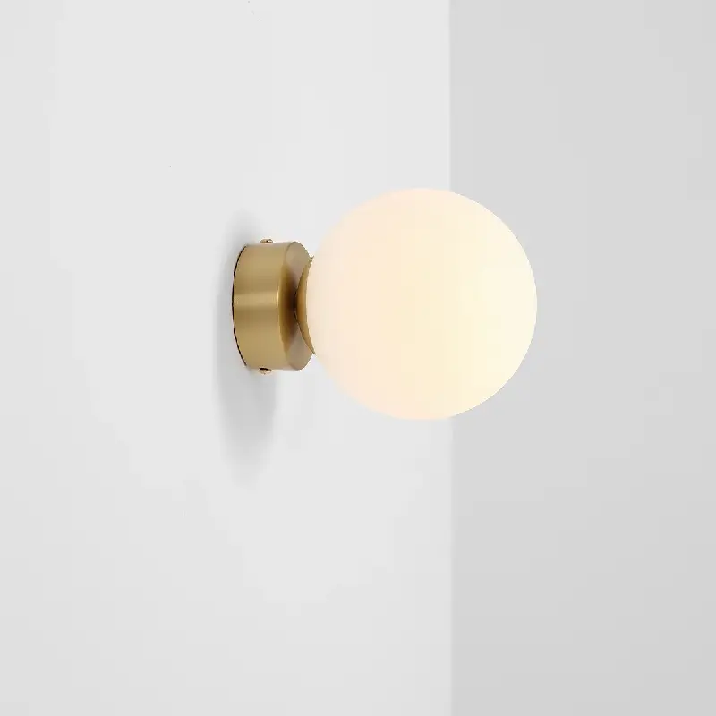 Sieninis šviestuvas Ball S žalvarinis