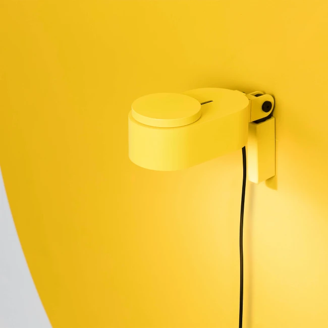 Directional wall lamp INVITING LIGHT Yellow